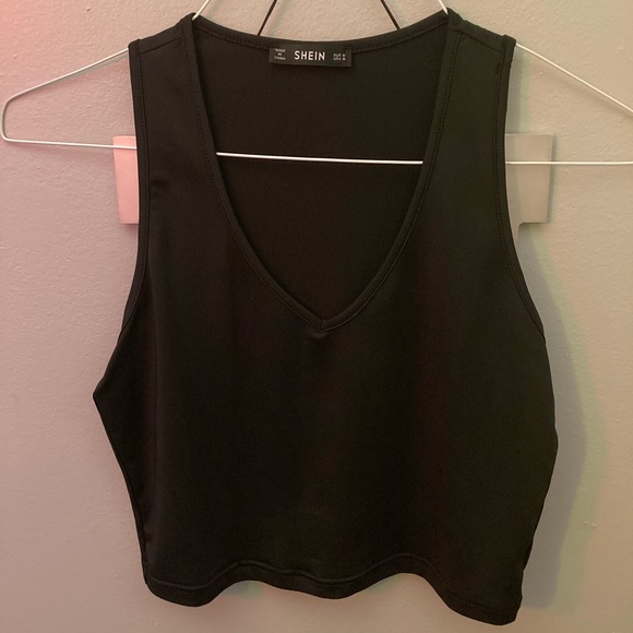 Cute crop top - Picture 2 of 3